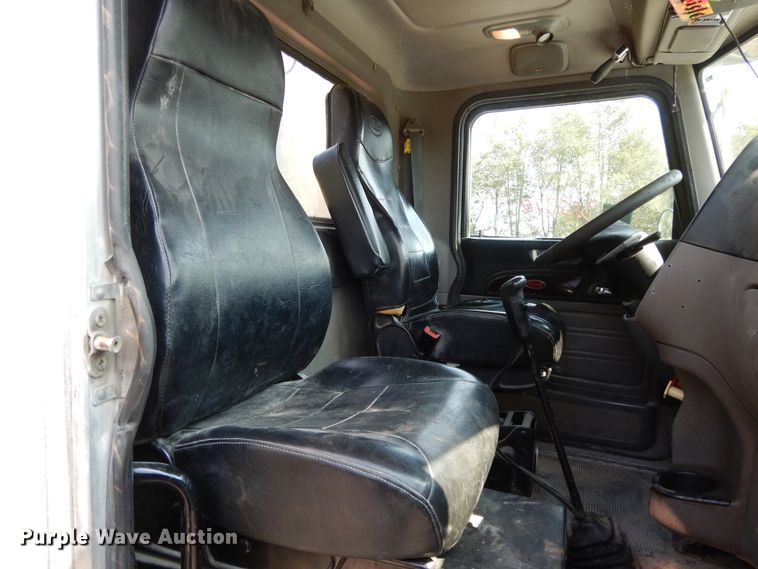 image for item DH0057 2013 Peterbilt 367  semi truck