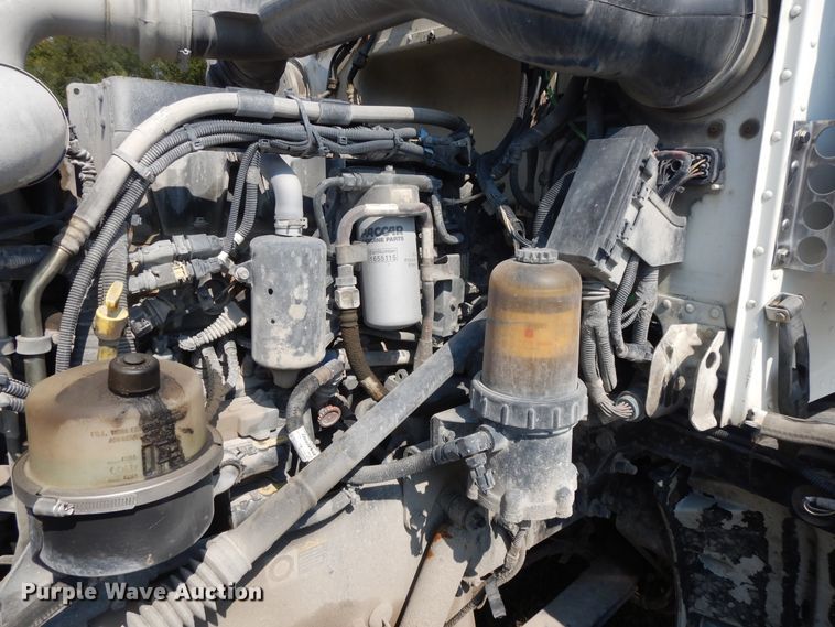 image for item DH0057 2013 Peterbilt 367  semi truck