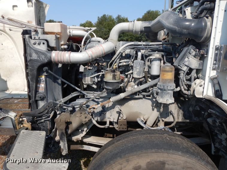 image for item DH0057 2013 Peterbilt 367  semi truck