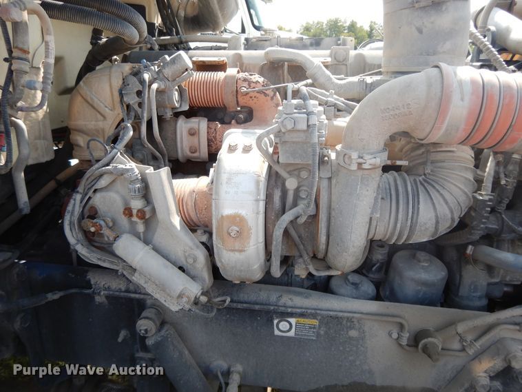 image for item DH0057 2013 Peterbilt 367  semi truck