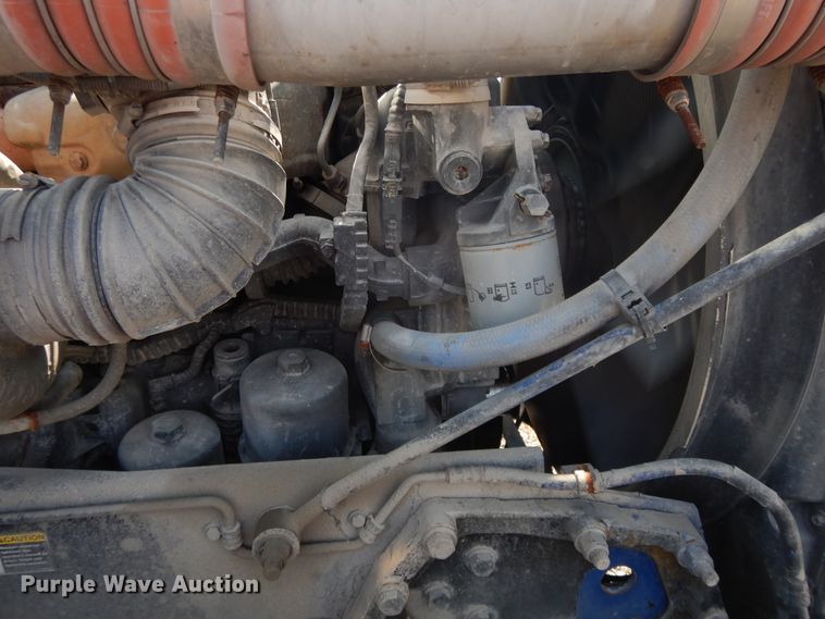 image for item DH0057 2013 Peterbilt 367  semi truck