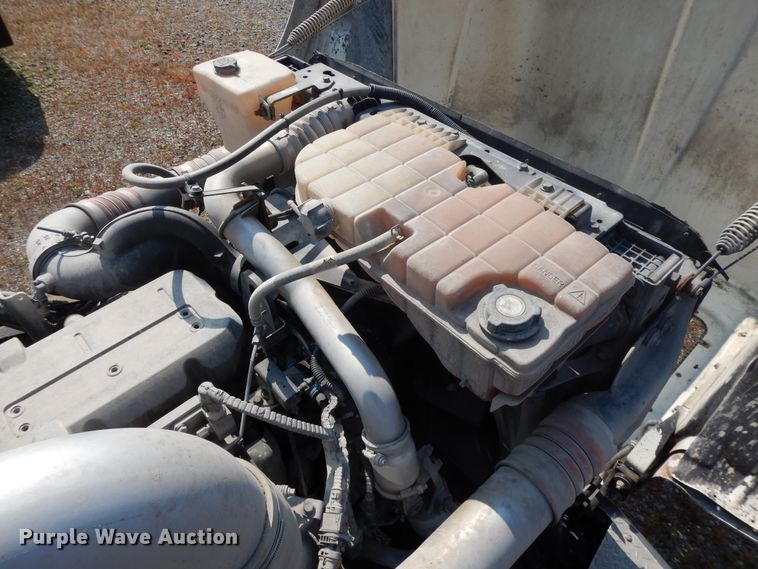 image for item DH0057 2013 Peterbilt 367  semi truck