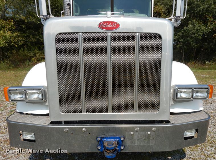 image for item DH0057 2013 Peterbilt 367  semi truck