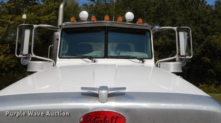 image for item DH0057 2013 Peterbilt 367  semi truck