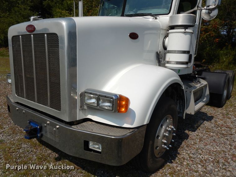 image for item DH0057 2013 Peterbilt 367  semi truck
