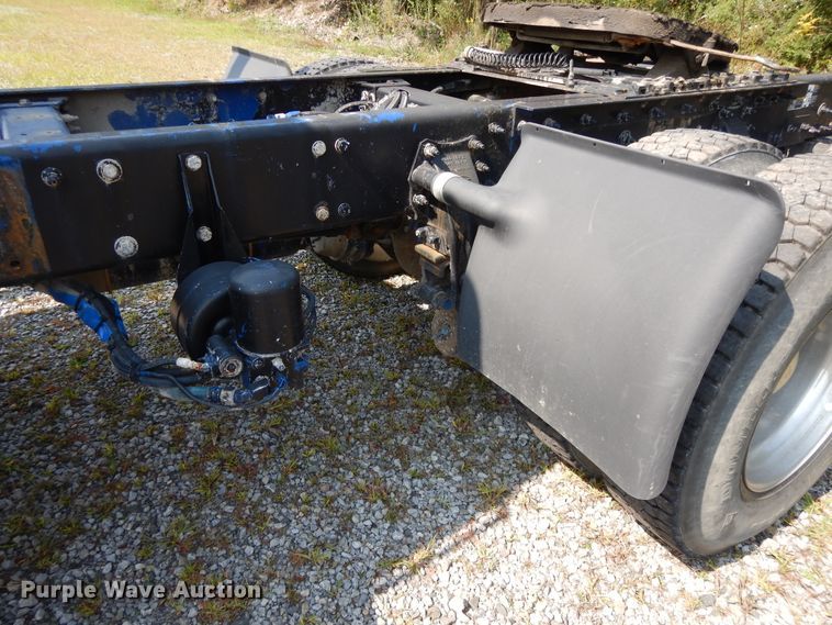 image for item DH0057 2013 Peterbilt 367  semi truck