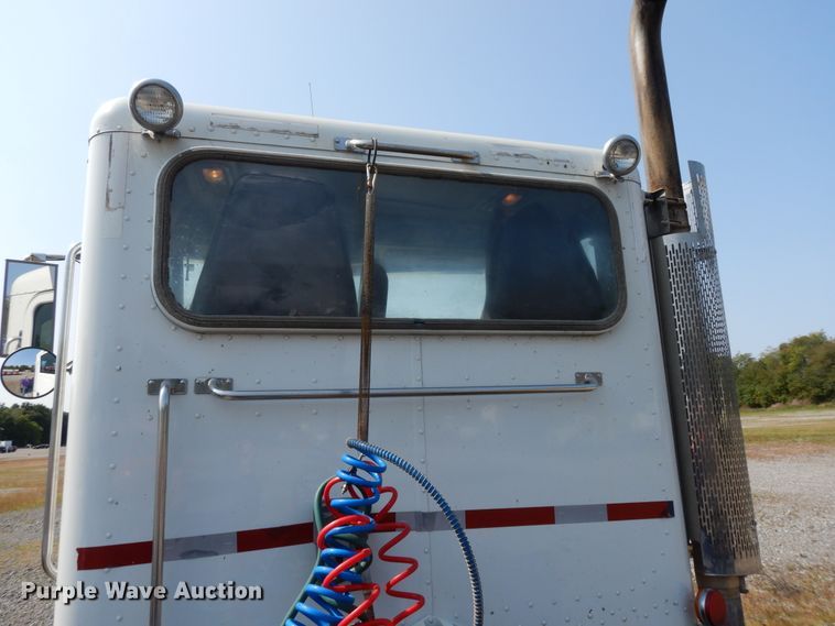 image for item DH0057 2013 Peterbilt 367  semi truck