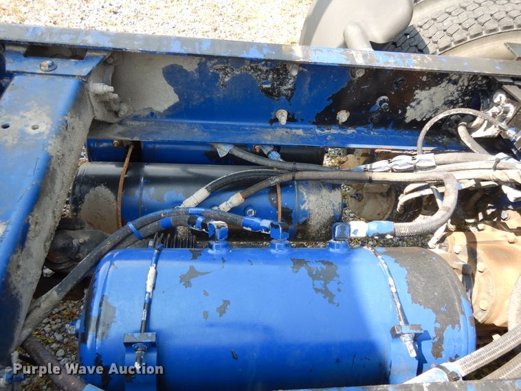 image for item DH0057 2013 Peterbilt 367  semi truck