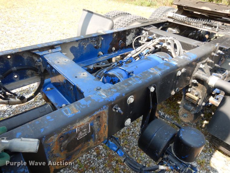 image for item DH0057 2013 Peterbilt 367  semi truck