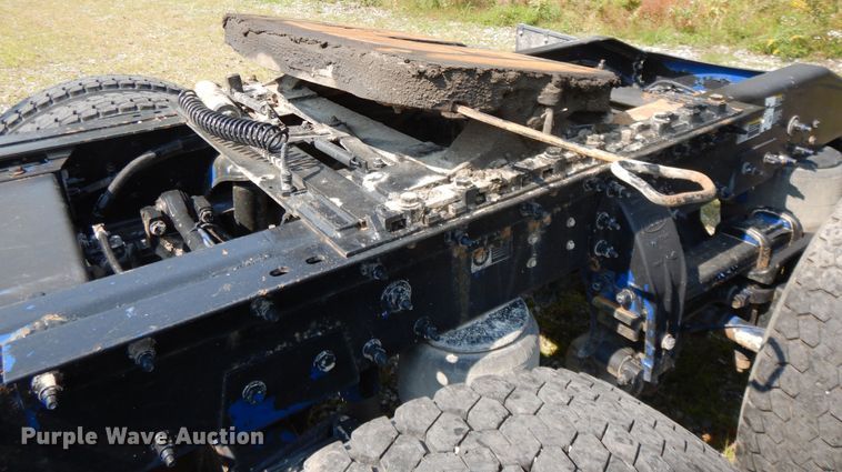 image for item DH0057 2013 Peterbilt 367  semi truck