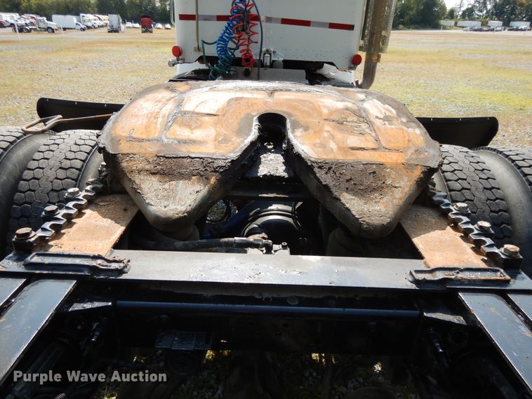 image for item DH0057 2013 Peterbilt 367  semi truck