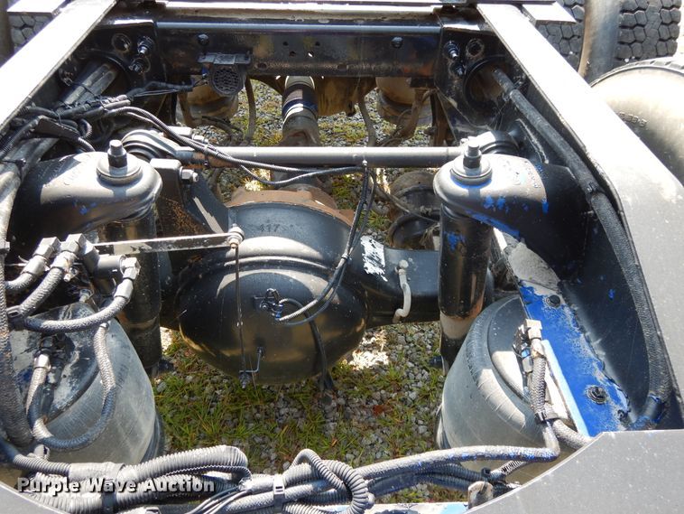 image for item DH0057 2013 Peterbilt 367  semi truck