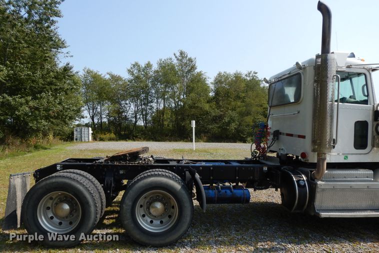 image for item DH0057 2013 Peterbilt 367  semi truck