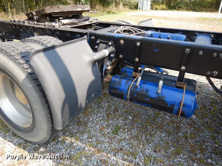 image for item DH0057 2013 Peterbilt 367  semi truck