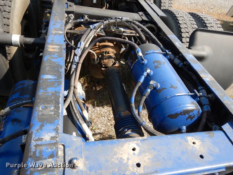 image for item DH0057 2013 Peterbilt 367  semi truck