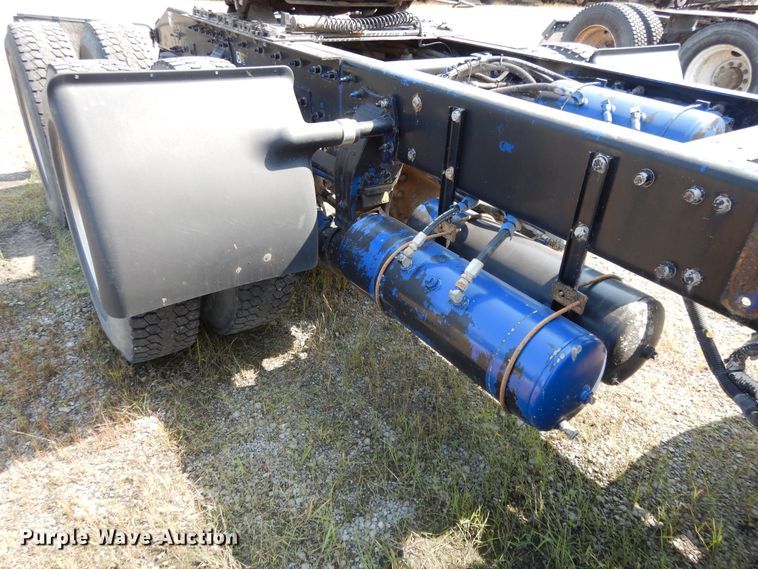 image for item DH0057 2013 Peterbilt 367  semi truck