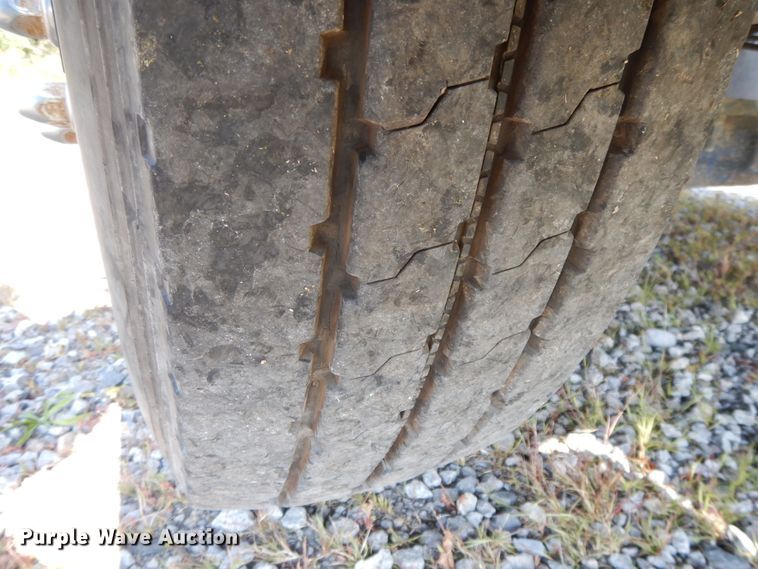 image for item DH0057 2013 Peterbilt 367  semi truck