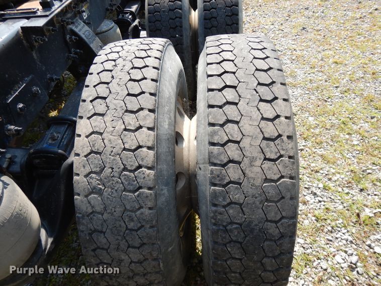 image for item DH0057 2013 Peterbilt 367  semi truck