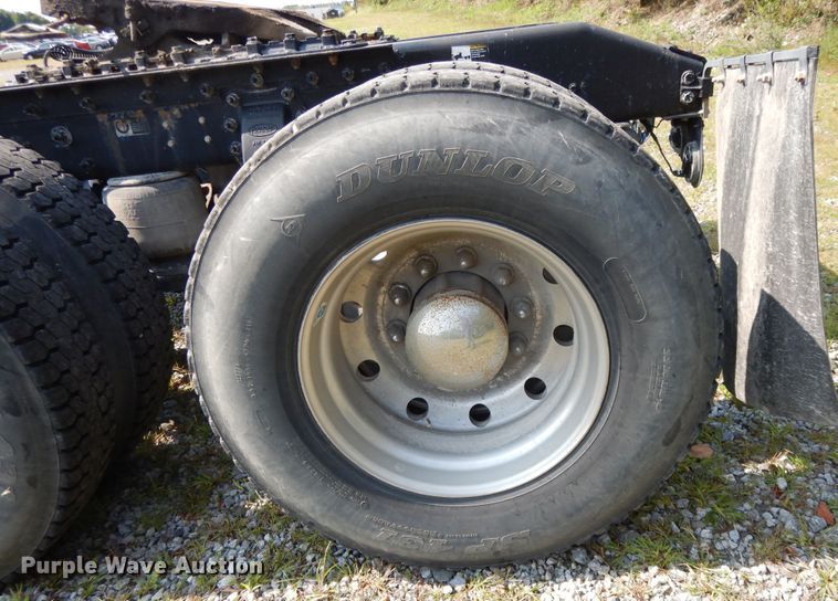 image for item DH0057 2013 Peterbilt 367  semi truck