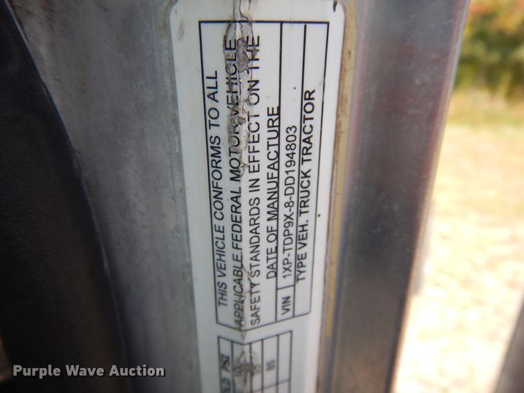 image for item DH0057 2013 Peterbilt 367  semi truck