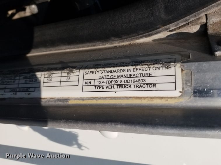 image for item DH0057 2013 Peterbilt 367  semi truck