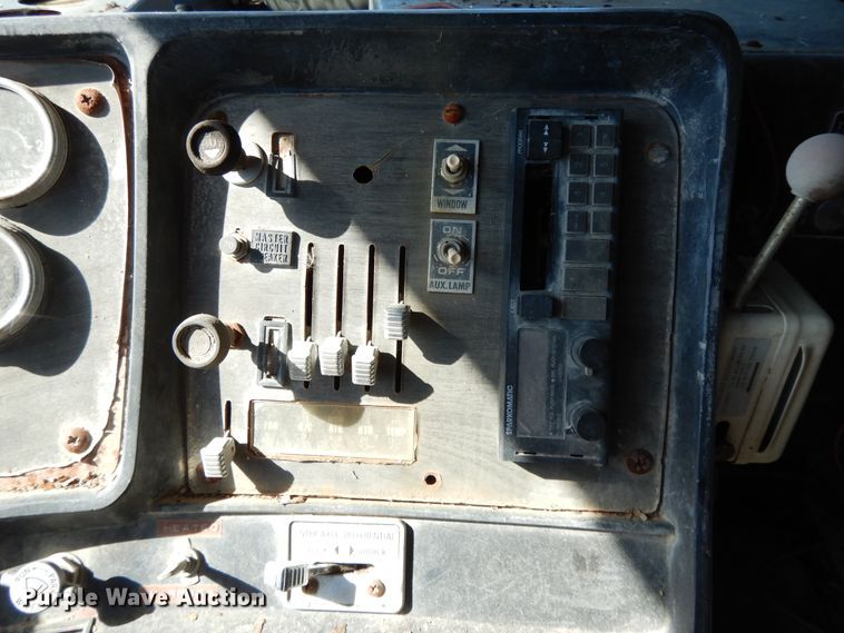 image for item DH0185 1973 Chevrolet Titan 90  truck cab and chassis