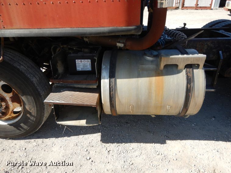 image for item DH0185 1973 Chevrolet Titan 90  truck cab and chassis