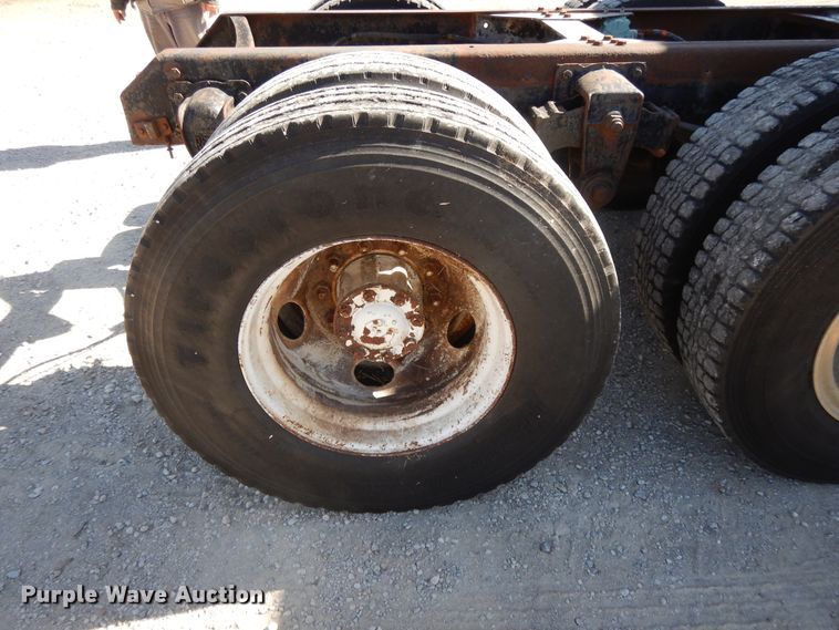 image for item DH0185 1973 Chevrolet Titan 90  truck cab and chassis