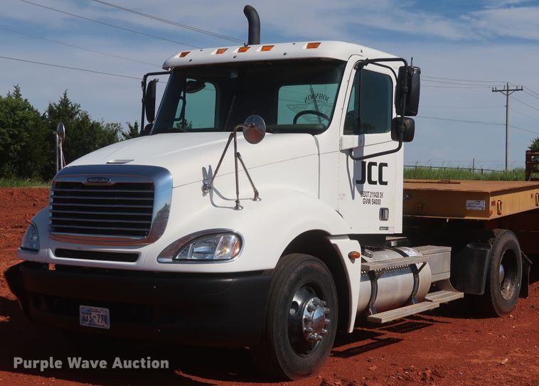 image for item DH0928 2005 Freightliner Columbia  semi truck