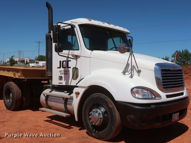 image for item DH0928 2005 Freightliner Columbia  semi truck