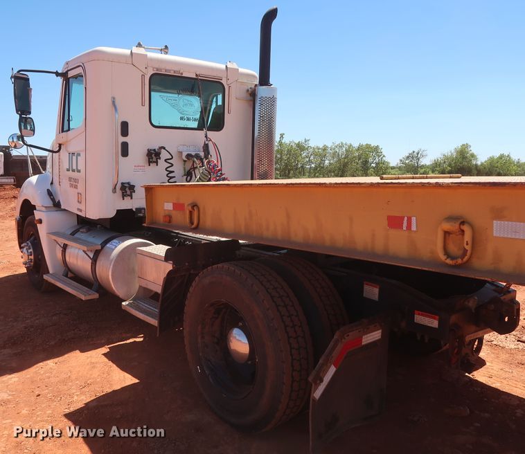 image for item DH0928 2005 Freightliner Columbia  semi truck