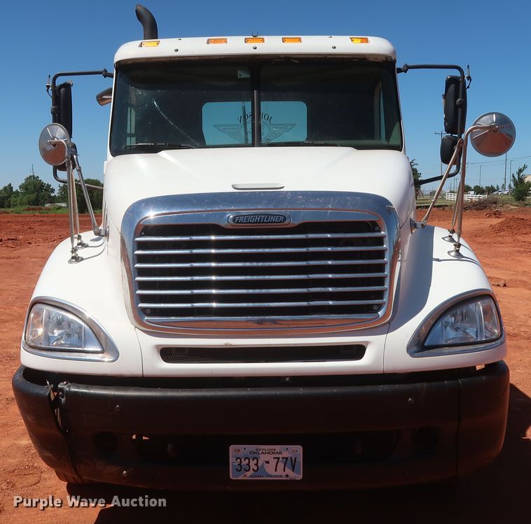 image for item DH0928 2005 Freightliner Columbia  semi truck