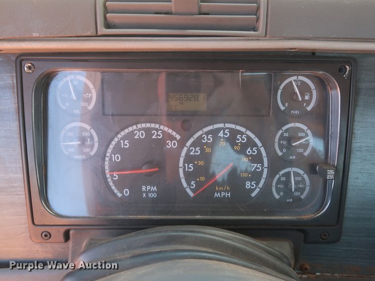 image for item DH0928 2005 Freightliner Columbia  semi truck