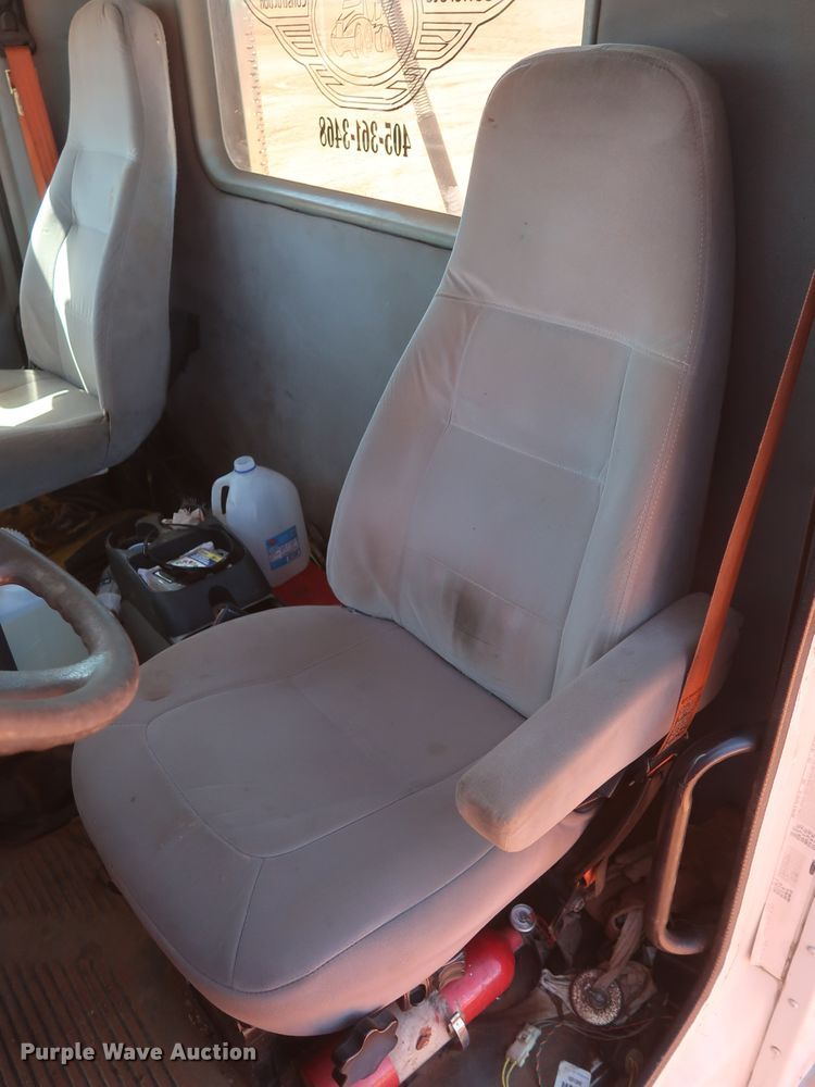 image for item DH0928 2005 Freightliner Columbia  semi truck