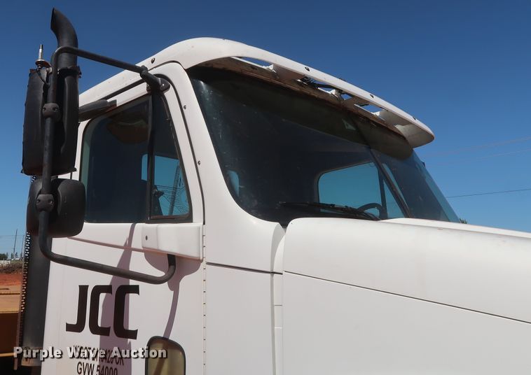 image for item DH0928 2005 Freightliner Columbia  semi truck