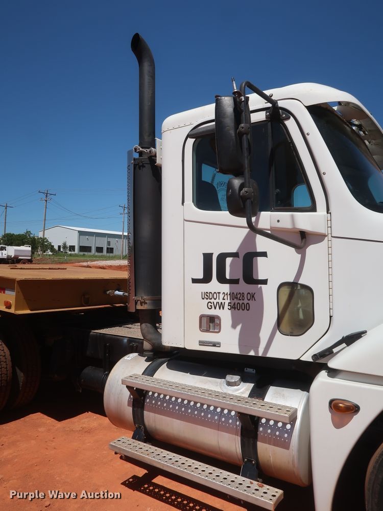 image for item DH0928 2005 Freightliner Columbia  semi truck