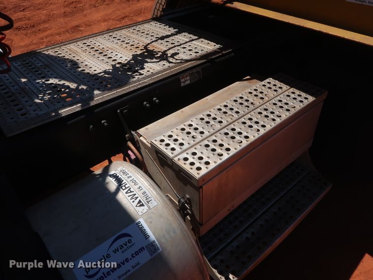 image for item DH0928 2005 Freightliner Columbia  semi truck