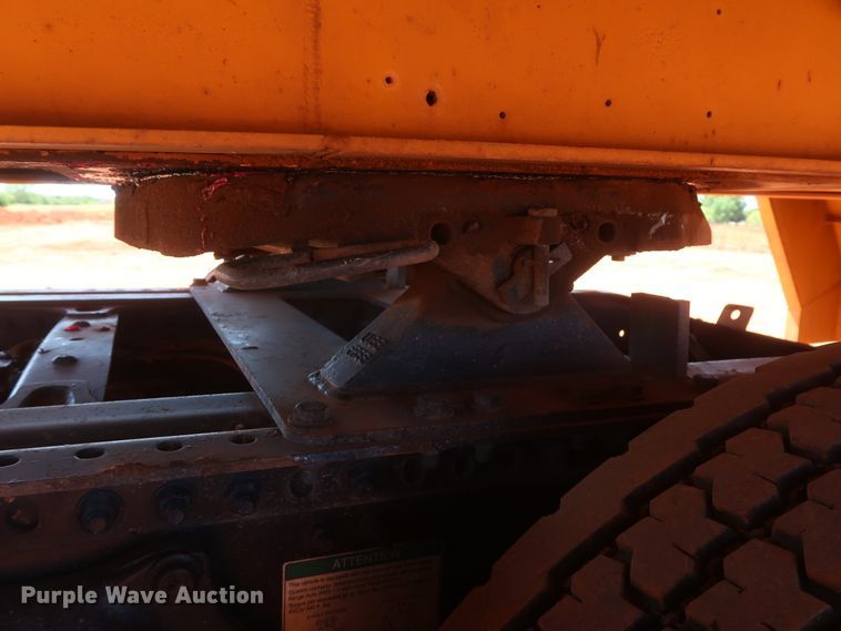 image for item DH0928 2005 Freightliner Columbia  semi truck