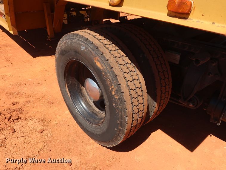 image for item DH0928 2005 Freightliner Columbia  semi truck