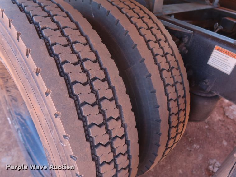 image for item DH0928 2005 Freightliner Columbia  semi truck