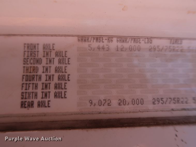 image for item DH0928 2005 Freightliner Columbia  semi truck