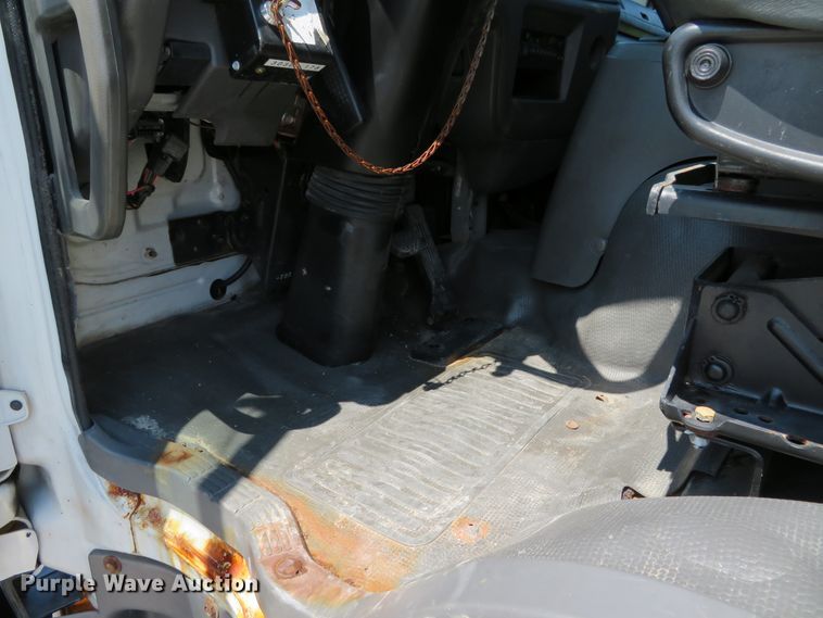 image for item DH1139 2007 Chevrolet T7500  box truck