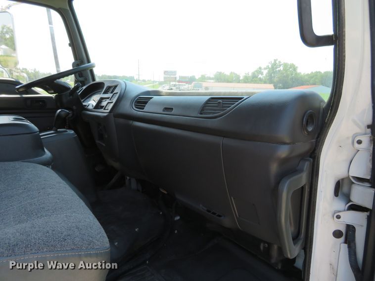 image for item DH1139 2007 Chevrolet T7500  box truck