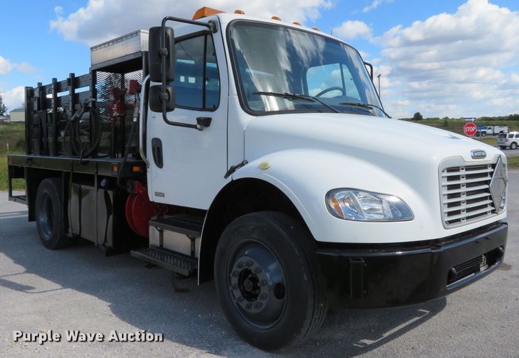 image for item DH1242 2007 Freightliner Business Class M2  flatbed truck