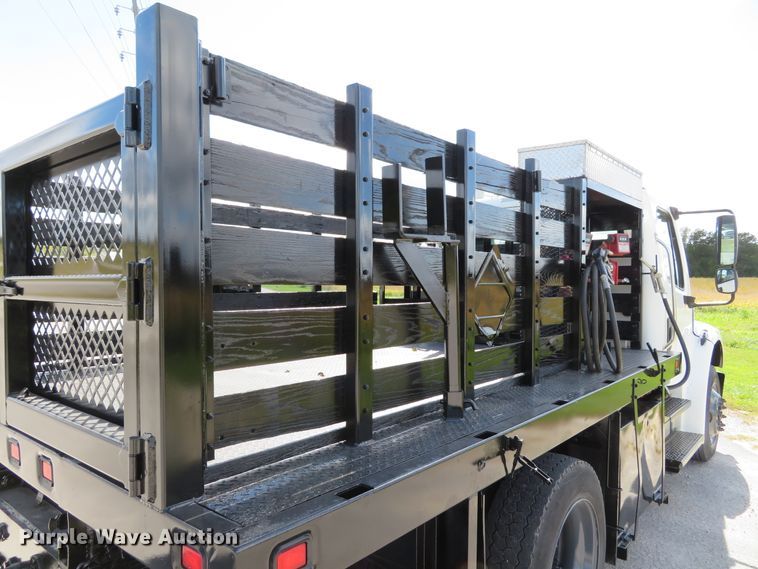 image for item DH1242 2007 Freightliner Business Class M2  flatbed truck