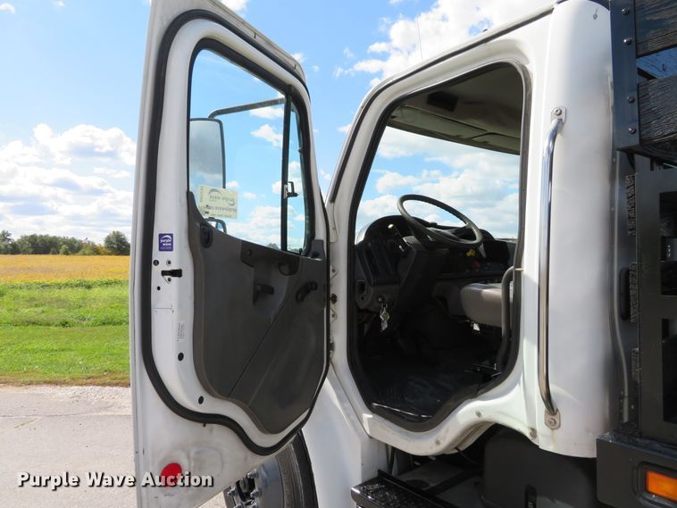 image for item DH1242 2007 Freightliner Business Class M2  flatbed truck