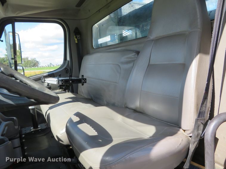 image for item DH1242 2007 Freightliner Business Class M2  flatbed truck