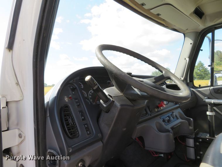 image for item DH1242 2007 Freightliner Business Class M2  flatbed truck