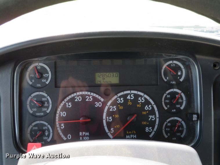 image for item DH1242 2007 Freightliner Business Class M2  flatbed truck