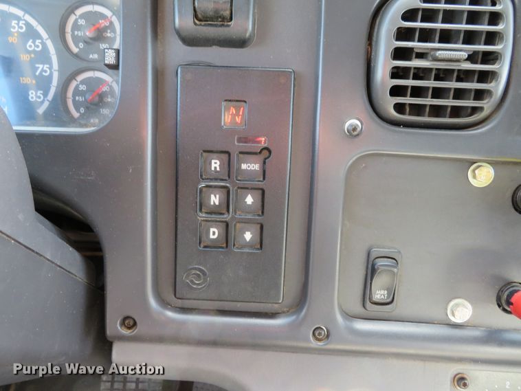 image for item DH1242 2007 Freightliner Business Class M2  flatbed truck